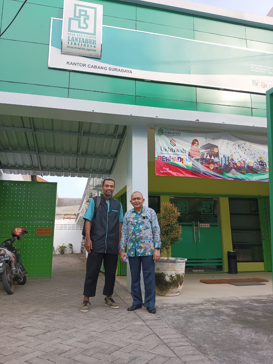 Background Kantor Lantabur cabang Surabaya